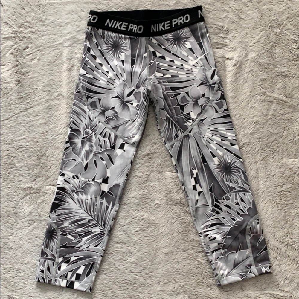 Nike pro training capris